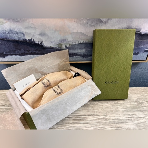 🆕 Gucci Blondie Light Blue Sandals with Gold Accent - Picture 4 of 16